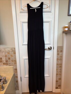 Black Sleeveless Maxi Dress with pockets